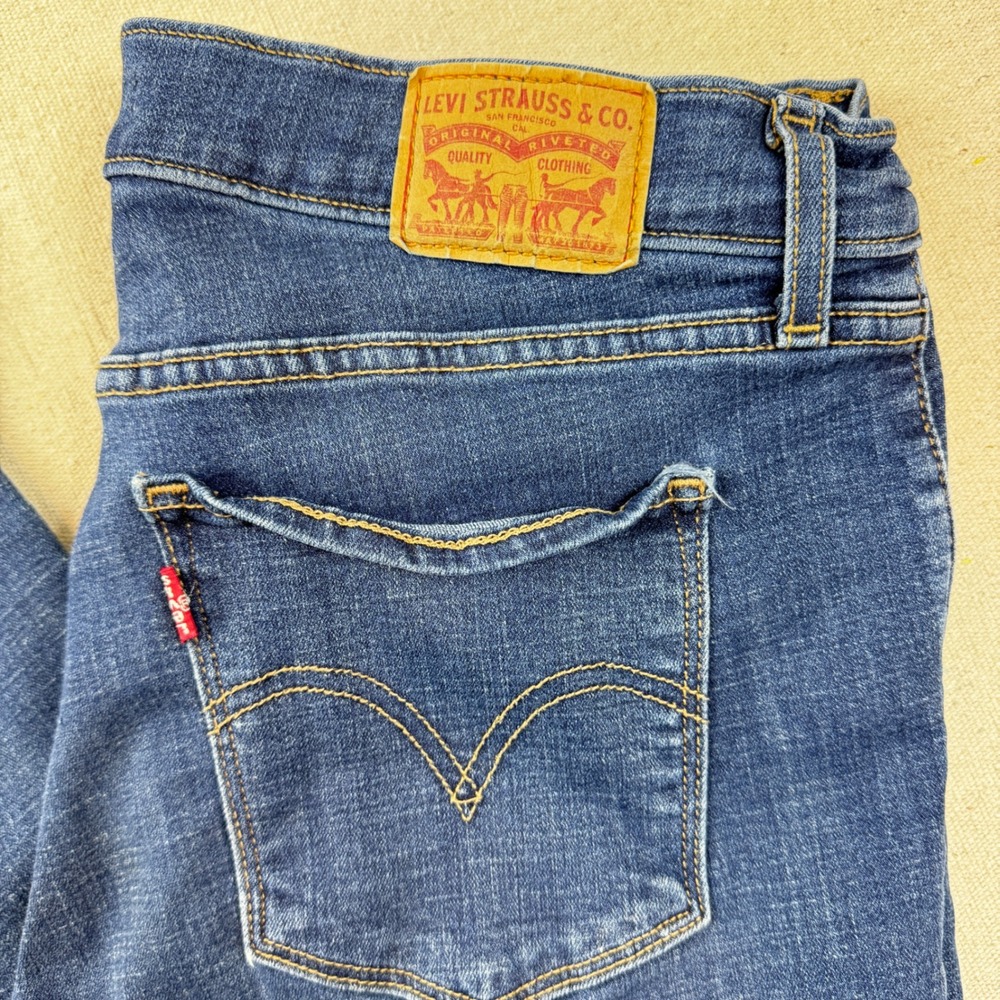 Levis Womens Classic Straight Leg Jeans Dark Wash Blue Denim Size 12 - Picture 2 of 10